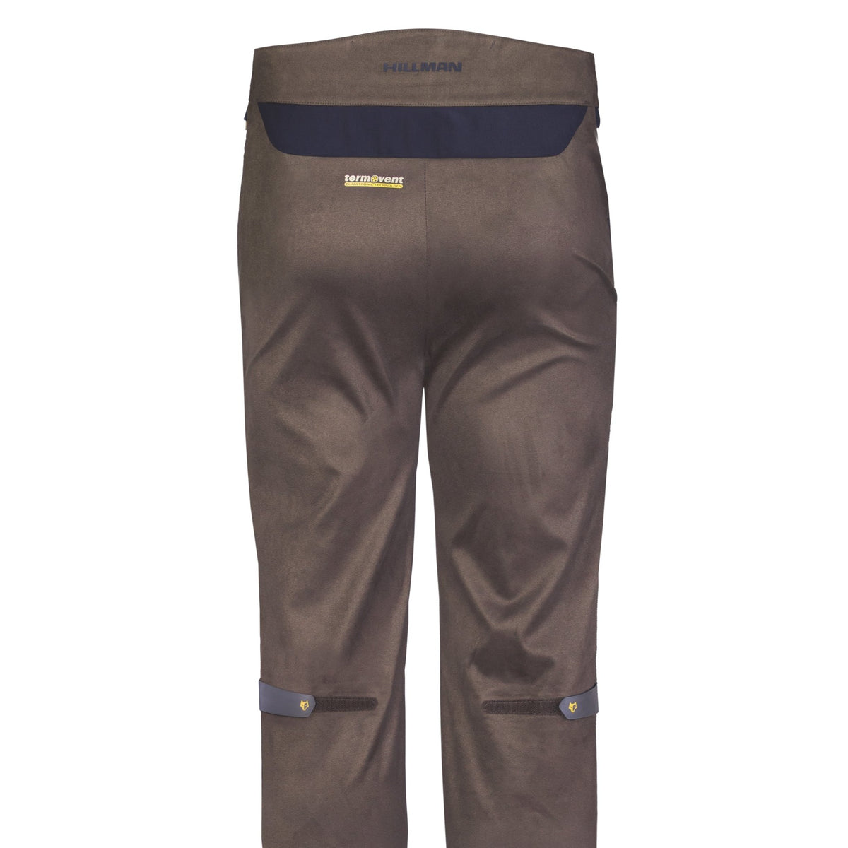 Blick auf die Rückseite der wasserdichten Regenhose 5WL von Hillman, einer ultraleichten braunen Regenhose mit schwarzem Besatz, verstellbaren Trägern am Hosenbund und einem TEMPOVENT-Logo über der Gesäßtasche. Die Hose hat einen dunkelblauen Bund und verbindet Stil mit Funktionalität bei Nässe.