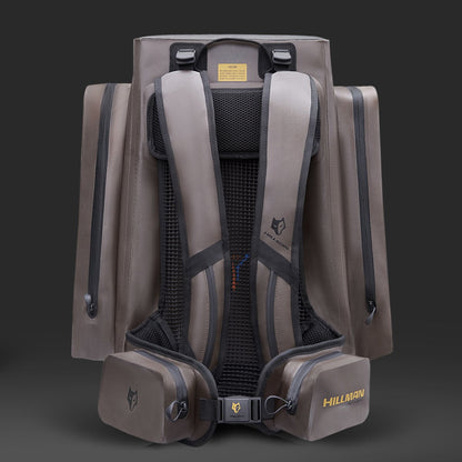 Wir präsentieren den wasserdichten Rucksack Stuhl Chairpack XWP40 von Hillman, einen eleganten grau-schwarzen Jagd-Sitzrucksack mit modernem Design. Er verfügt über gepolsterte Schultergurte, mehrere Fächer, Fronttaschen und das „Hillman“-Logo auf den Gurten – perfekt für jeden Outdoor-Abenteuer vor dunkelgrauem Hintergrund.