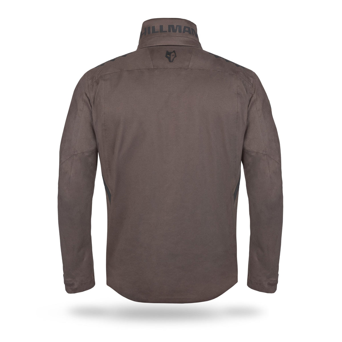 Rückansicht der dunkelbraunen, langärmeligen 5WL Ultraleichten Regenjacke von Hillman mit hohem Kragen. Markenname und Logo sind auf dem oberen Rücken und Kragen zu sehen. Das elegante Jagdjacken-Design mit zwei Seitennähten verbindet Stil und Funktionalität.