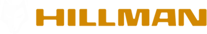 Logo mit einem stilisierten Wolfskopf auf der linken Seite und dem Wort „HILLMAN“ in fetten, goldfarbenen Buchstaben auf der rechten Seite. Der Hintergrund ist schwarz.