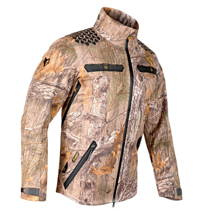 Die Hillman 5WL Ultraleichte Regenjacke ist eine Camouflage-Jagdjacke mit hohem Kragen, mehreren Reißverschlusstaschen und einem Blatt- und Zweigmuster. Diese wasserdichte Jagdjacke ist für Outdoor-Aktivitäten konzipiert und besticht durch schwarze Akzente und einen robusten, wetterfesten Look.