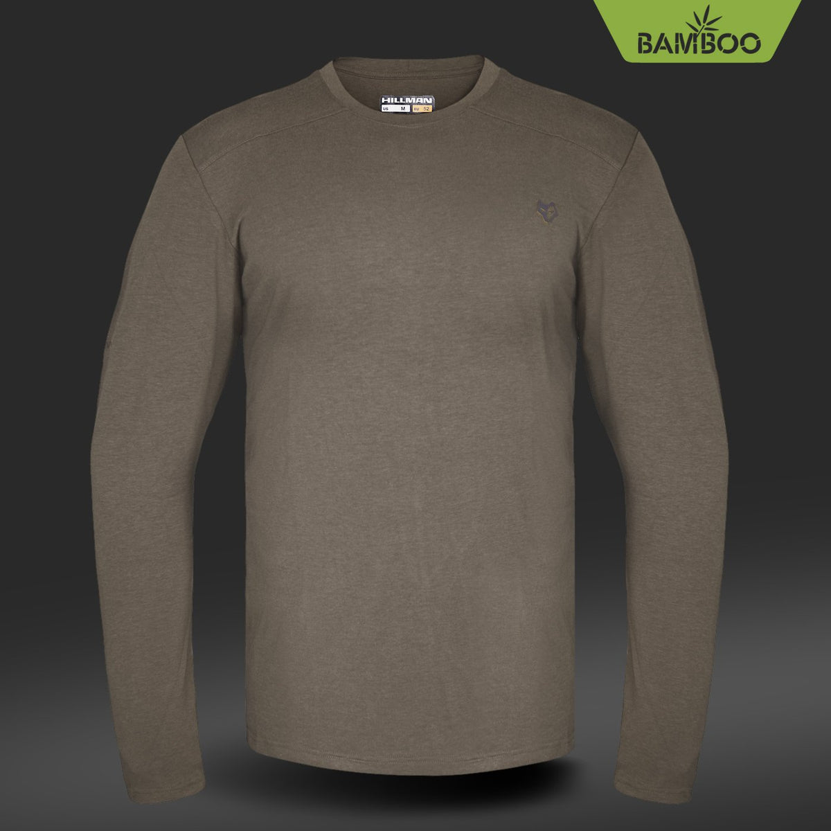 Das Hillman 1UL Langarmshirt Bambus für die Jagd präsentiert sich in Olivgrün mit langärmligem Rundhalsausschnitt. Es verfügt über ein dezentes Logo auf der Brust und ein umweltfreundliches Bambusetikett für natürliche antibakterielle Eigenschaften.